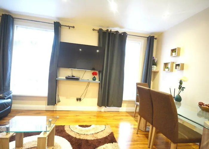 London Modern 4 Bedroom Apartment